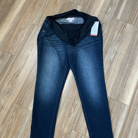 Maternity Jeans (Crossover Panel) - Picture 4 of 6